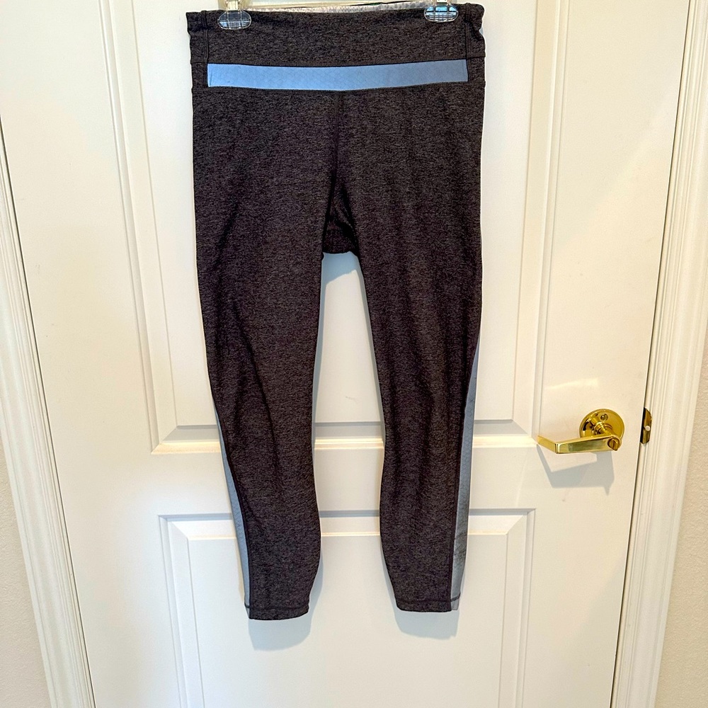 Lululemon legging. Adjustable waist band, reflective stripes, 3 hidden pockets